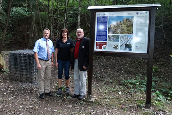 Acht neue Infotafeln am Basaltpark Malberg errichtet