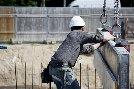 Bauarbeiter bekommen ab sofort einen höheren Mindestlohn. Die Untergrenze für Facharbeiter steigt auf 14,95 Euro pro Stunde. (Foto: William Diller/IG BAU)