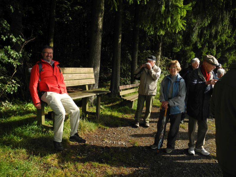 Die interessante Baumelbank oberhalb von Rennerod hatte Manuel Andrack schon einmal erlebt  bei einer 82-Kilometer-Tour durch den Westerwald. Fotos: Markus Mller