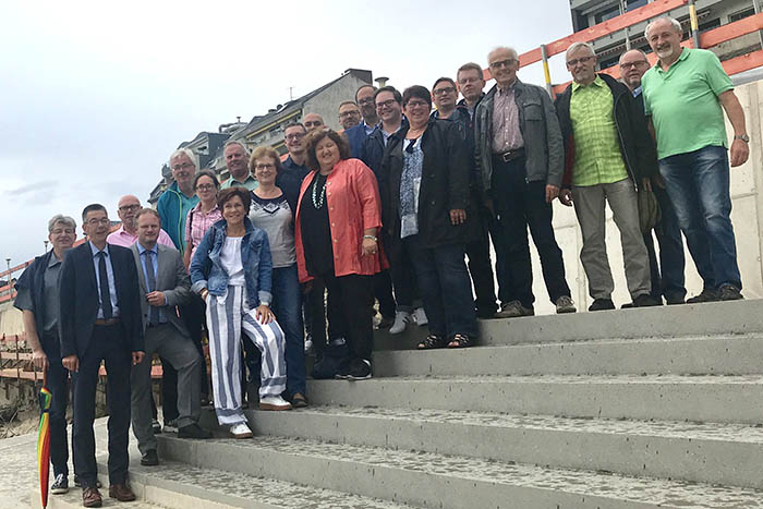 Oberbrgermeister Jan Einig informierte die Mitglieder der Papaya-Koalition im Neuwieder Stadtrat ber den aktuellen Baustand. Foto: privat  