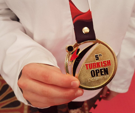 Jill-Marie Becks Goldmedaille von den Turkish Open in Istanbul. (Foto: Verein)  