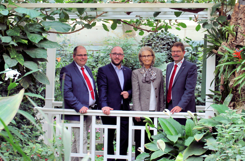 Jrg Backhaus (Leiter ffentlichkeitsarbeit), Benjamin Greschner (Referent fr ffentlichkeitsarbeit), Frstin Gabriela zu Sayn-Wittgenstein (Schirmherrin), Dr. med. Andreas Opitz (rztlicher Geschftsfhrer)(von links) fanden viele lobende Worte fr die Blutspender. Foto: Privat