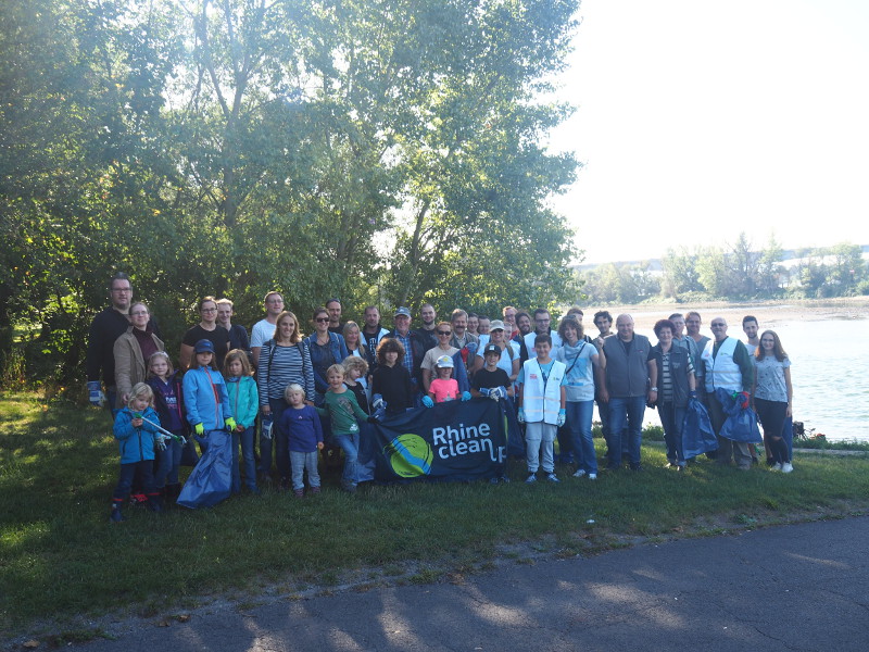 Rund 50 Freiwillige brachen in Bendorf zum "RhineCleanUp" auf. Foto: Stadt Bendorf