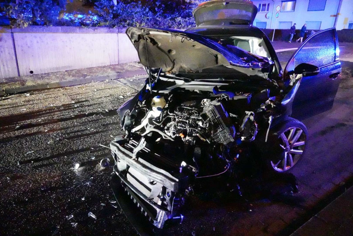 Stauende bersehen, Vorfahrt missachtet und Crash auf regennasser Fahrbahn: Unflle in Bendorf