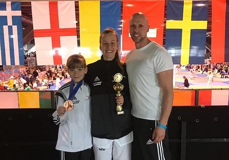 Jill-Marie Beck, Emily Kunz und Daniel Heinz von Sporting Taekwondo Altenkirchen waren erfolgreich bei den Berlin Open. (Foto: Sporting Taekwondo Altenkirchen)