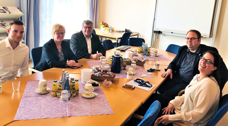 Von links: Lucas Schloemer (Praktikant), Agnes Ulrich (Leiterin des Kreissozialamtes), 1. Kreisbeigeordneter Michael Mahlert, Mario Klein (Verwaltungsleiter), Silke Weidenthaler (Einrichtungsleiterin). Foto: privat