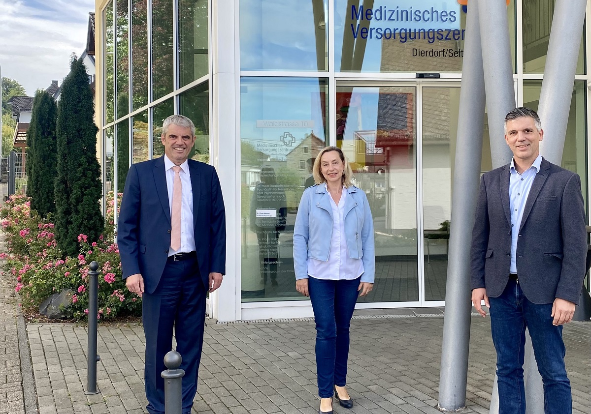 Von links: Guido Wernert, KDHS-Geschftsfhrer, Nicole Hampel, Jrg Geenen, stvellvertretender KHDS-Geschftsfhrer. (Foto: Evangelisches Krankenhaus Dierdorf/Selters)