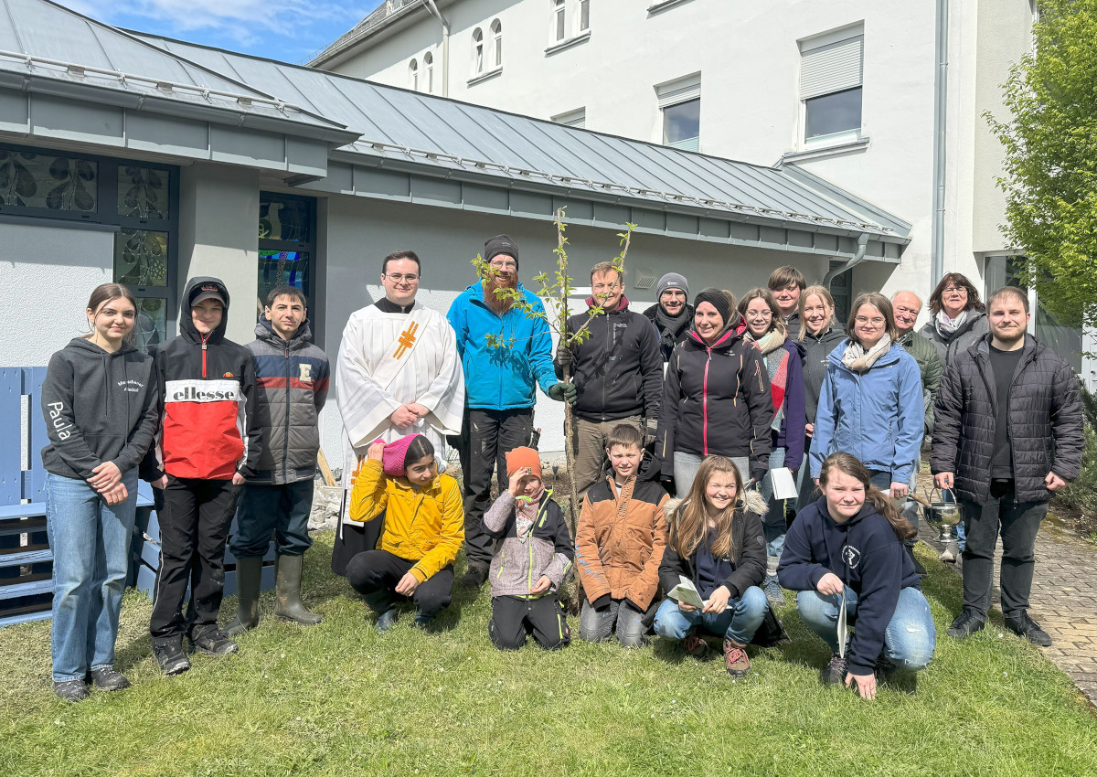 "72-Stunden-Aktion": Messdiener packen rund ums Hospiz Kloster Bruche kräftig an
