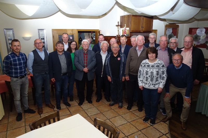 Das Prsidium des Fuballverbandes und der Geschftsfhrende Vorstand des Fuballkreises Westerwald/Sieg trafen sich zum FVR-Kreisdialog in Betzdorf-Bruche. Foto: Willi Simon
