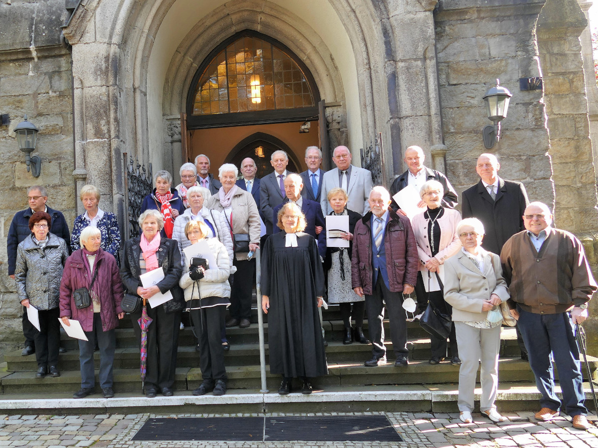 Zur Jubelkonfirmation kamen gleich mehrere Jahrgnge nach Betzdorf. (Fotos: Gaby Wertebach)