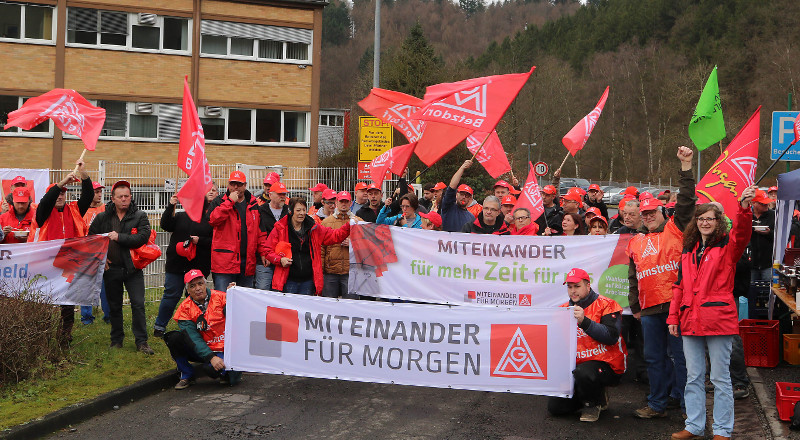 Mitarbeiter von Rexnord, Elco und Schfer gingen gemeinsam in den Warnstreik. Fotos: anna