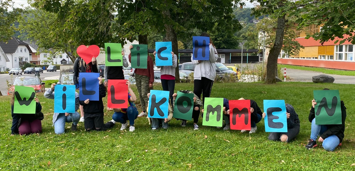 Bertha-von-Suttner begrt neue Klassenstufe 5 mit Tanz und Luftballons