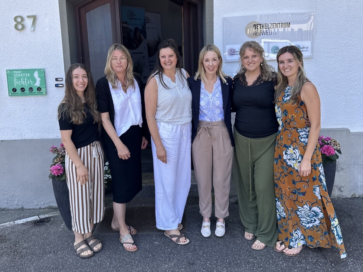 Jasmin Metzger, Sylvia Wetjen, Lilly Rempel, Ellen Demuth MdB, Erika Hbner, Bettina Kneisler (Foto: Beate Kerres)