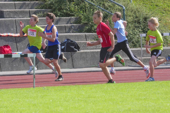 Die Grundschler aller Klassenstufen laufen am Samstag, den 13. April, fr den guten Zweck viele Runden auf dem Sportplatz in Katzwinkel. (Symbolfoto: AK-Kurier)