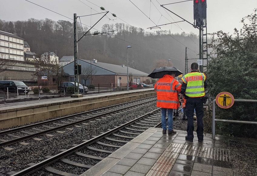 Zugführer entdeckt Leiche am Bahnhof Kirchen