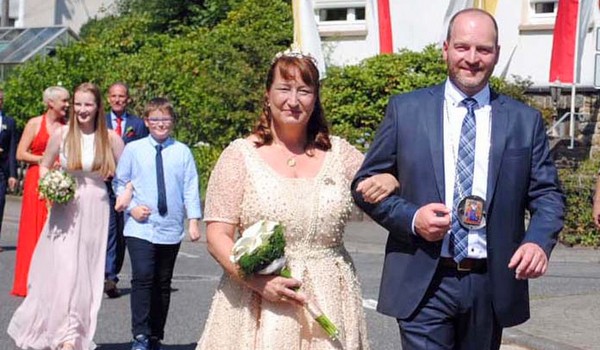 Das Knigspaar in Birken-Honigsessen: Christof I. Weitershagen und Knigin Miriam. (Foto: kk) 