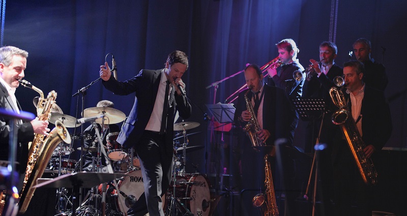 Street Life-Big-Band swingt mit Konzert-Show in die Festtage