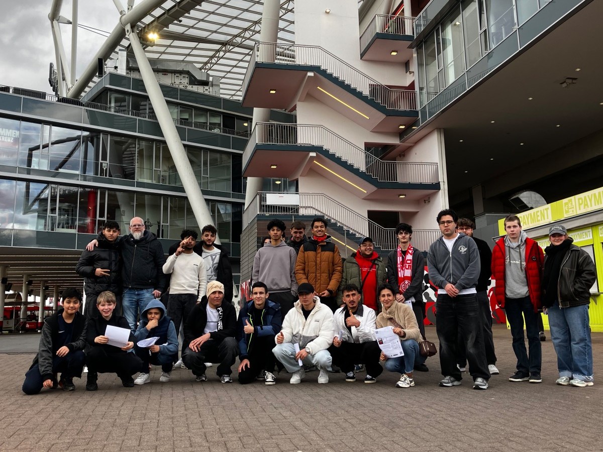 20 Jugendliche besuchten mit dem Neuwieder Jugendzentrum Big House die Bundesligapartie zwischen Leverkusen und Mainz. (Foto: Melina P�ter)