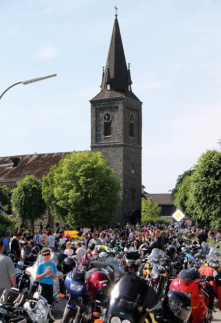 Bikerkult im Westerwald: Pfingsttreffen des MC Abschwarter