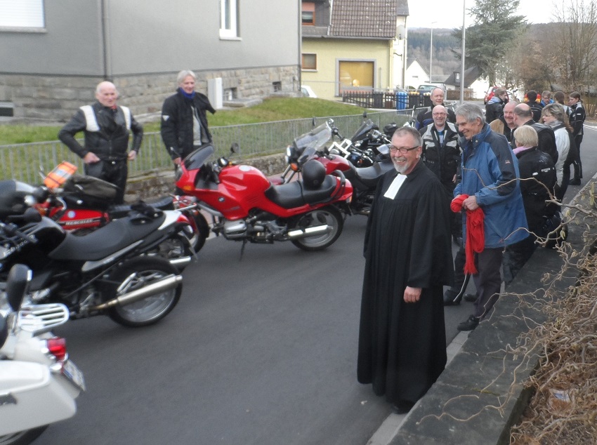 Der seit vielen Jahren in Gebhardshain (Archivfoto) und seit 2017 im Westerwald-Museum in Steinebach stattfindende Biker-Gottesdienst des Evangelischen Kirchenkreises Altenkirchen wird in diesem Jahr nicht zu Beginn der Motorrad-Saison, sondern vielleicht erst zum Saisonende stattfinden knnen. (Foto: Kirchenkreis Altenkirchen)