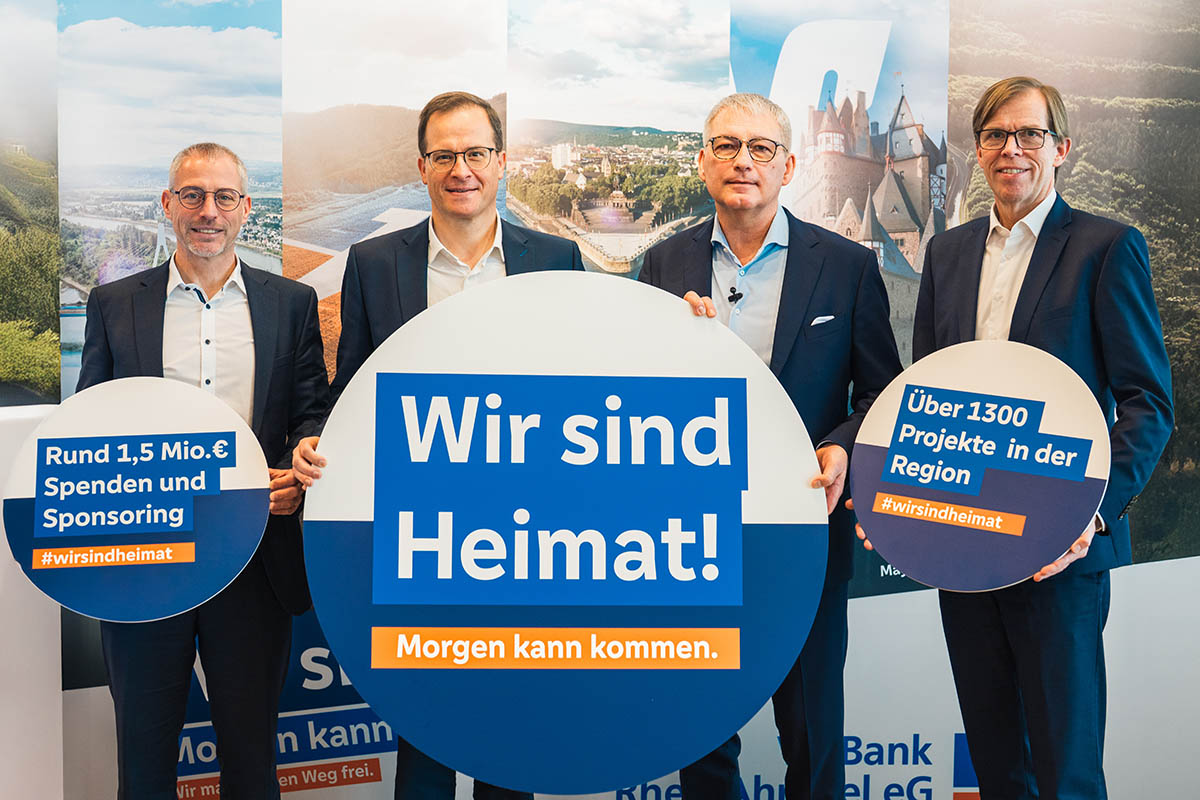 Der Vorstand der VR Bank RheinAhrEifel e.G.: Matthias Herfurth, Markus M�ller (stellv. Vorstandsvorsitzender), Sascha Monschauer (Vorstandsvorsitzender) und Michael C. Kuch. Foto: Janko.Media