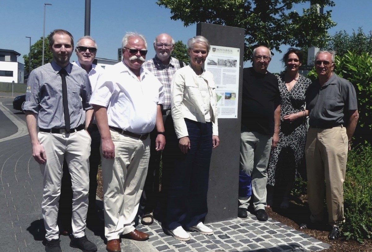 Von links: Martin und Karl-Heinz Fuhrmann, Rudi Ritter, Reiner Melsbach, Gabi Wieland,        Bernd Schrupp, Lydia Berressem, Oberst a.D. Manfred Khr. (Foto: Monika Decker)