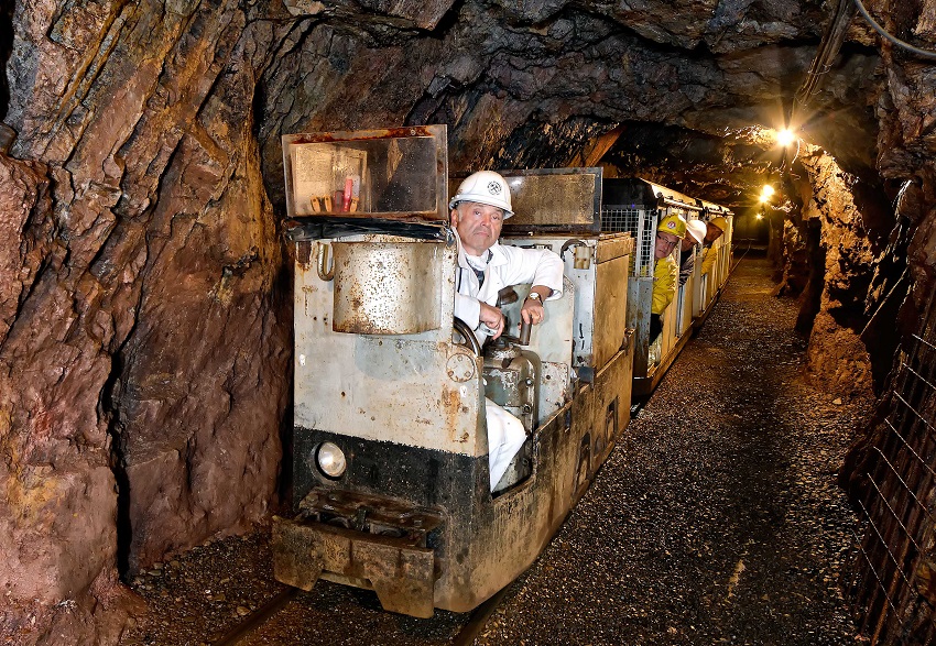 Einfahrt mit der Grubenbahn (Foto: Verbandsgemeindeverwaltung)