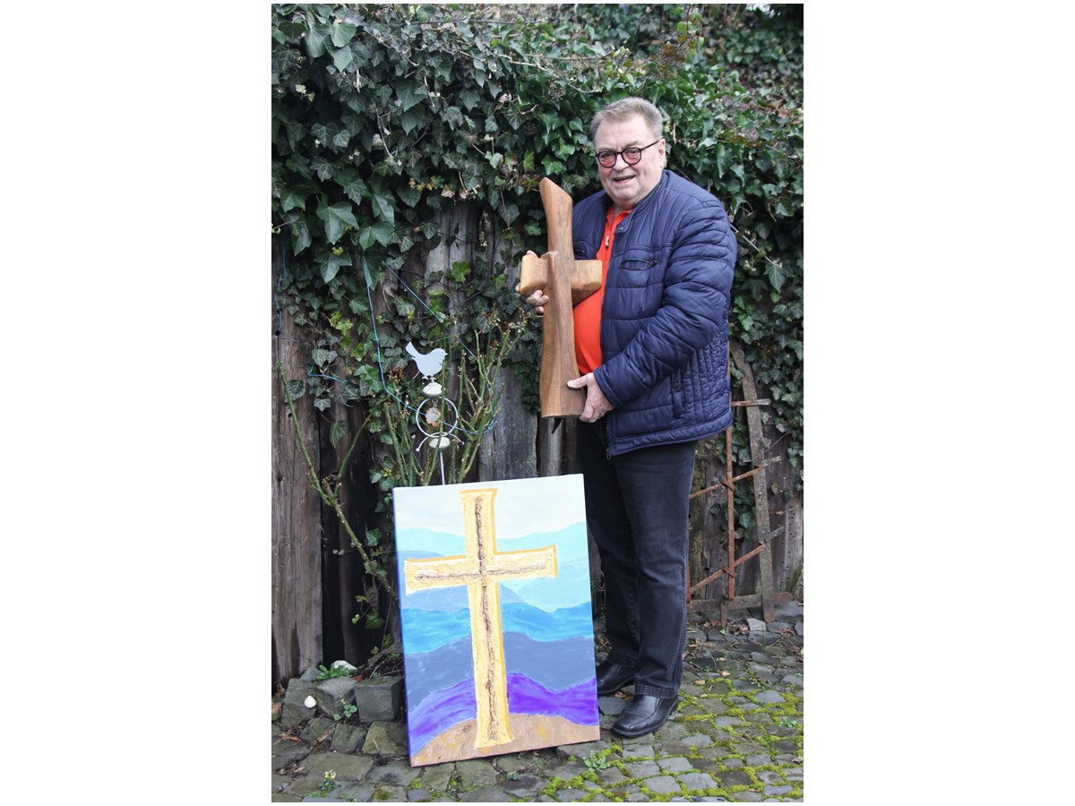 Friedhelm Zllner zeigt "Kreuze als Symbole der Passion". (Foto: Privat)