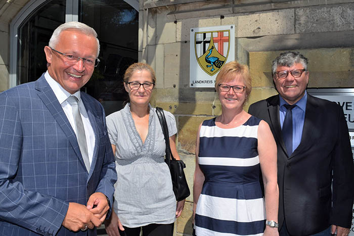 Birgit Boos (2.v.l.) stattete zum Amtsantritt einen Besuch bei Landrat Achim Hallerbach (links), dem 1. Kreisbeigeordneten Michael Mahlert (rechts) sowie der Leiterin der Sozialabteilung, Agnes Ulrich, ab. Foto: Kreisverwaltung