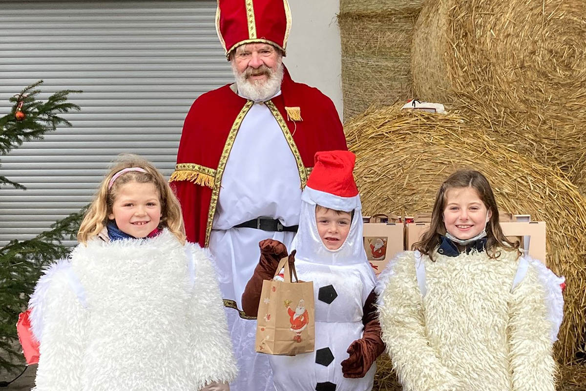 Nikolaus auf dem Reiterhof. Fotos: RV Kurtscheid