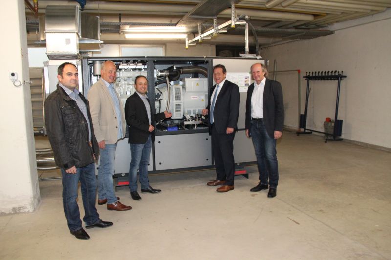 V.l.n.r.: Torsten Schw (Ingenieurbro), Joachim Winkes (Schulleiter Ernst-Barlach-Realschule plus), Ralph Kaiser (Kreisverwaltung Montabaur), Landrat Achim Schwickert und Nino Breitbach (Schulleiter Gymnasium im Kannenbckerland). Foto: Pressestelle der Kreisverwaltung