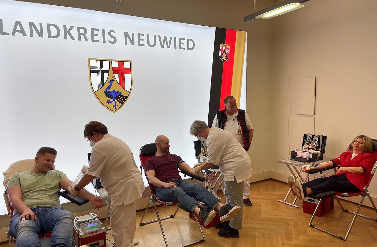 Beim Spendetermin in der Neuwieder Kreisverwaltung gaben insgesamt 35 Mitarbeiter ihr Blut, um anderen Menschen in der Not zu helfen. (Foto: Kreisverwaltung Neuwied / Ulf Steffenfauseweh)