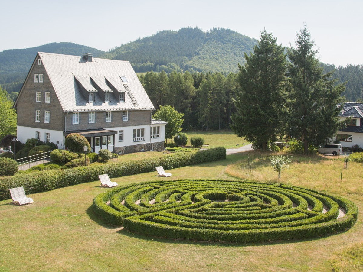 Im Bildungs- und Exerzitienhaus St. Bonifatius in Elkeringhausen-Winterberg werden die Teilnehmenden der Gruppe untergebracht. (Foto: Bildungs- und Exerzitienhaus St. Bonifatius/Steffi Rost)