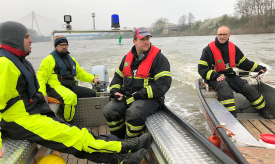 Brachbacher Wehrleute machen Bootsfhrer-Ausbildung 
