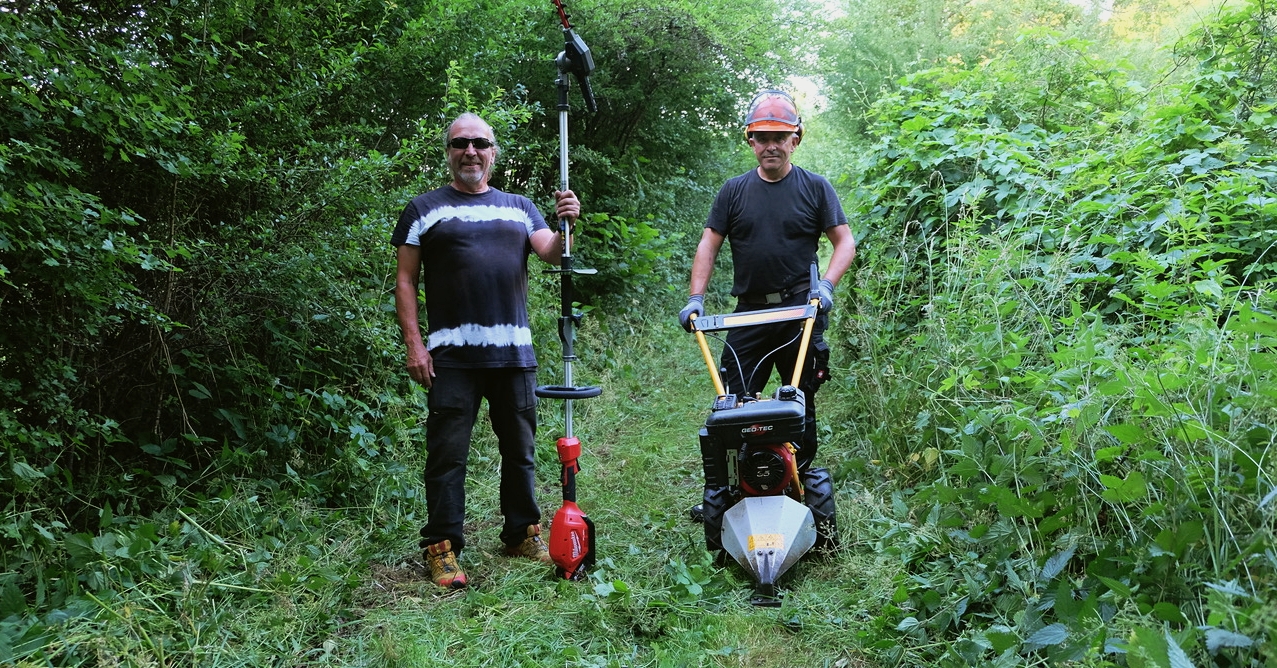 Nach Einsatz von Rdiger Schneider und Rolf Sterzenbach ist der Botanische Weg (Tour 3) auch auf dem Teilstck nach der Furt am Brlbach wieder begehbar. Die K 72 muss nicht mehr als Umweg genutzt werden (Foto: KathaBe) 