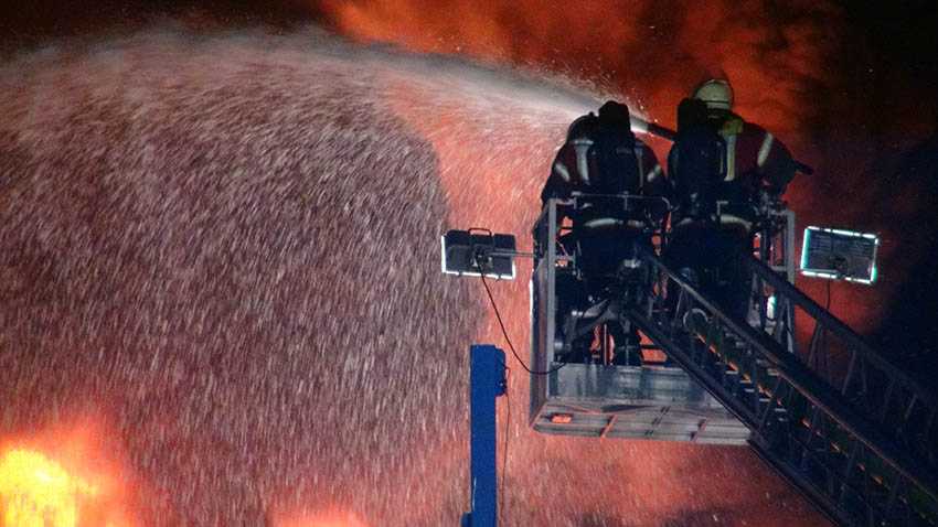 Grobrand eines Reifenlagers in Ransbach-Baumbach