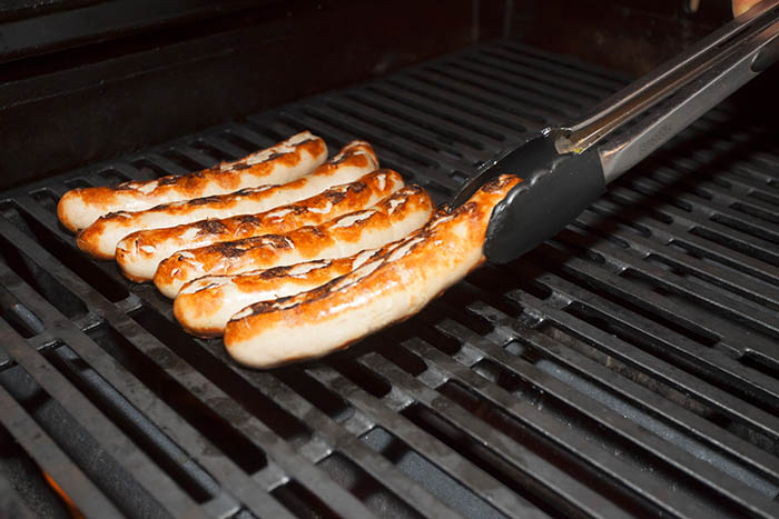 Stabil sollte er schon sein, der Grill. Foto: Wolfgang Tischler