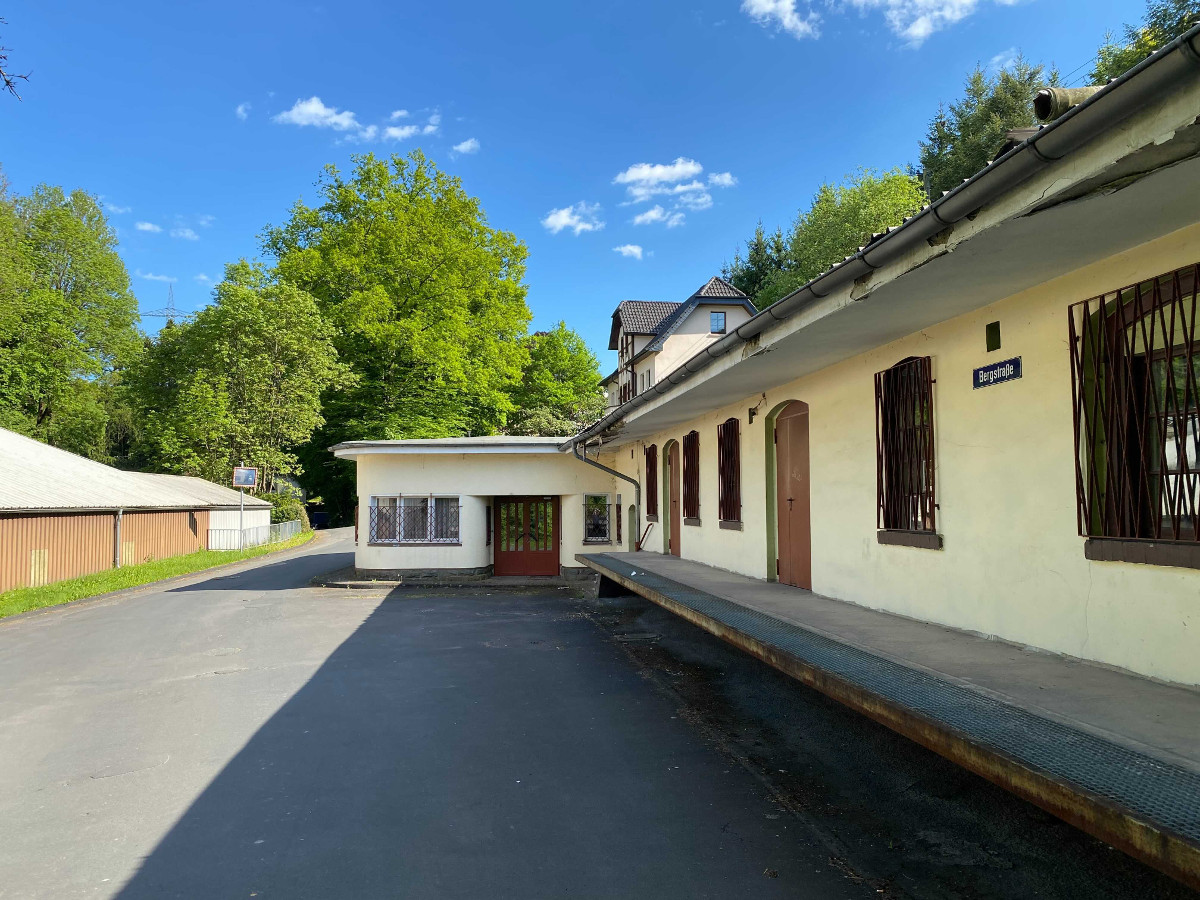 Im ehemaligen Firmengebude von Ebert und Schnfeld will Walter "Waldi" Lehnertz bald eine Flohmarkthalle erffnen. (Fotos: Bjrn Schumacher)