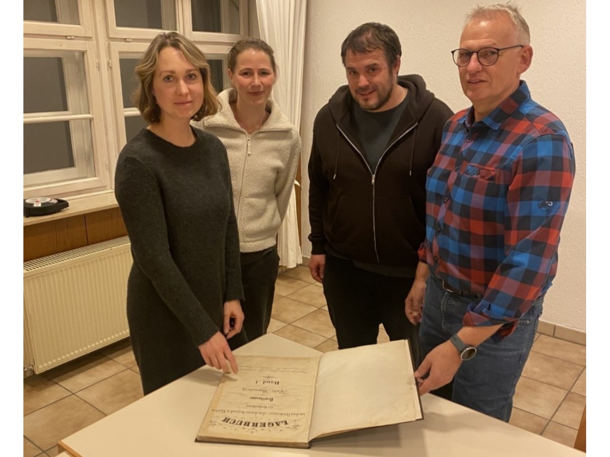 Ortsbrgermeisterin Julia Bockius und die Ratsmitglieder Frau Haas, Herr Kapfer und der 1. Beigeordnete Thilo Theis (Foto: Antiquariat Helmut R. Lang)