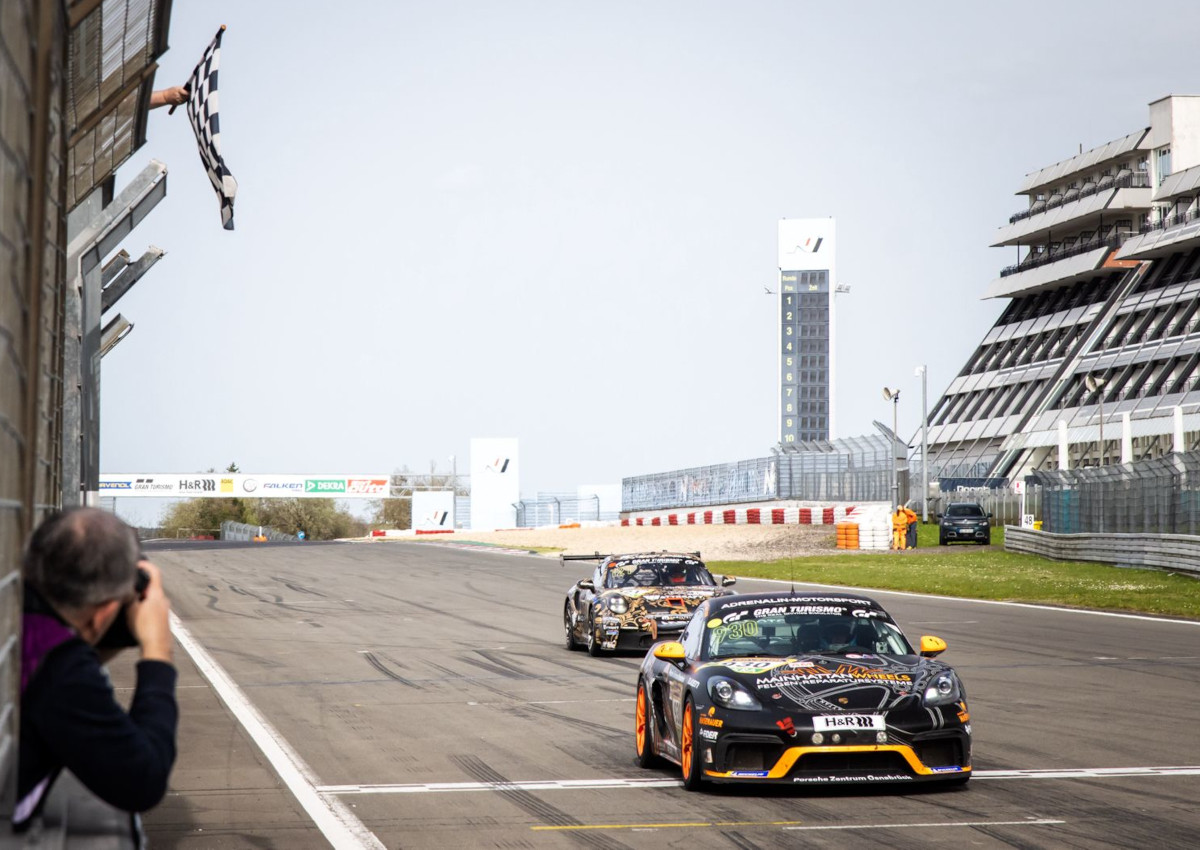 Roland Froese aus Bruchertseifen erkmpft sich in der Nrburgring Langstrecken Serie Podestplatz