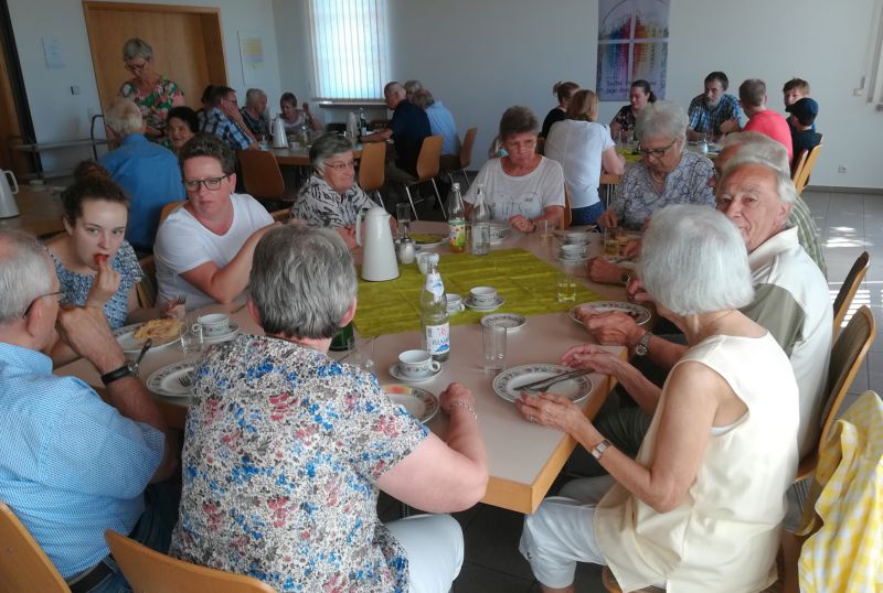 Beim gemeinsamen Brunch nach der Woche der Verantwortung tauschten sich die Teilnehmer ber ihre Erfahrungen aus. Foto: Rdiger Stein