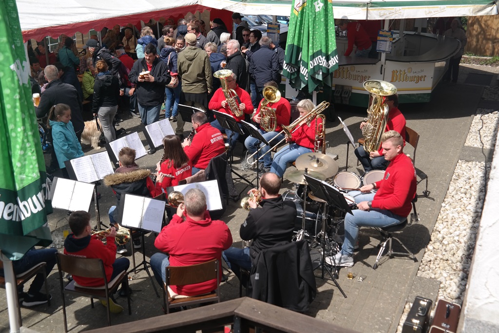 Die "Brnker Dicke Backen" sorgten fr gute Unterhaltung beim Maifest am Musikhaus. (Fotos: Regina Steinhauer)