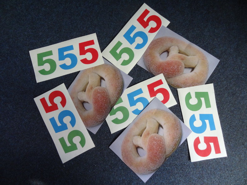 Die "555er" freuen sich auf die leckeren Martinsbrezeln. Foto: Privat