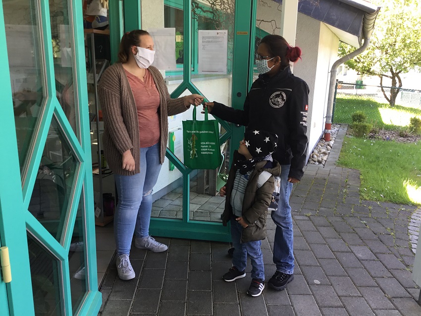 Bcher ausleihen in Coronazeiten (Foto: VG Hamm/Sieg)