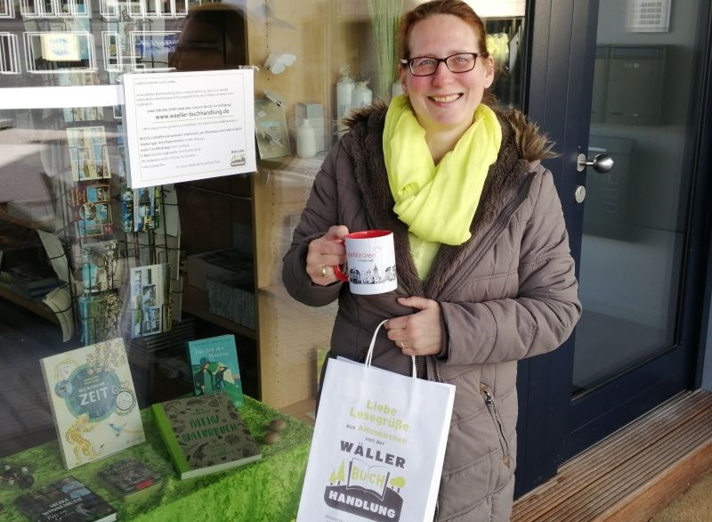 Solveig Ariane Prusko ist mit ihrer Wller Buchhandlung auf vielen Kanlen erreichbar, um weiterhin den Markt zu bedienen - trotz vorbergehend geschlossener Geschftsrume. (Foto: hak)