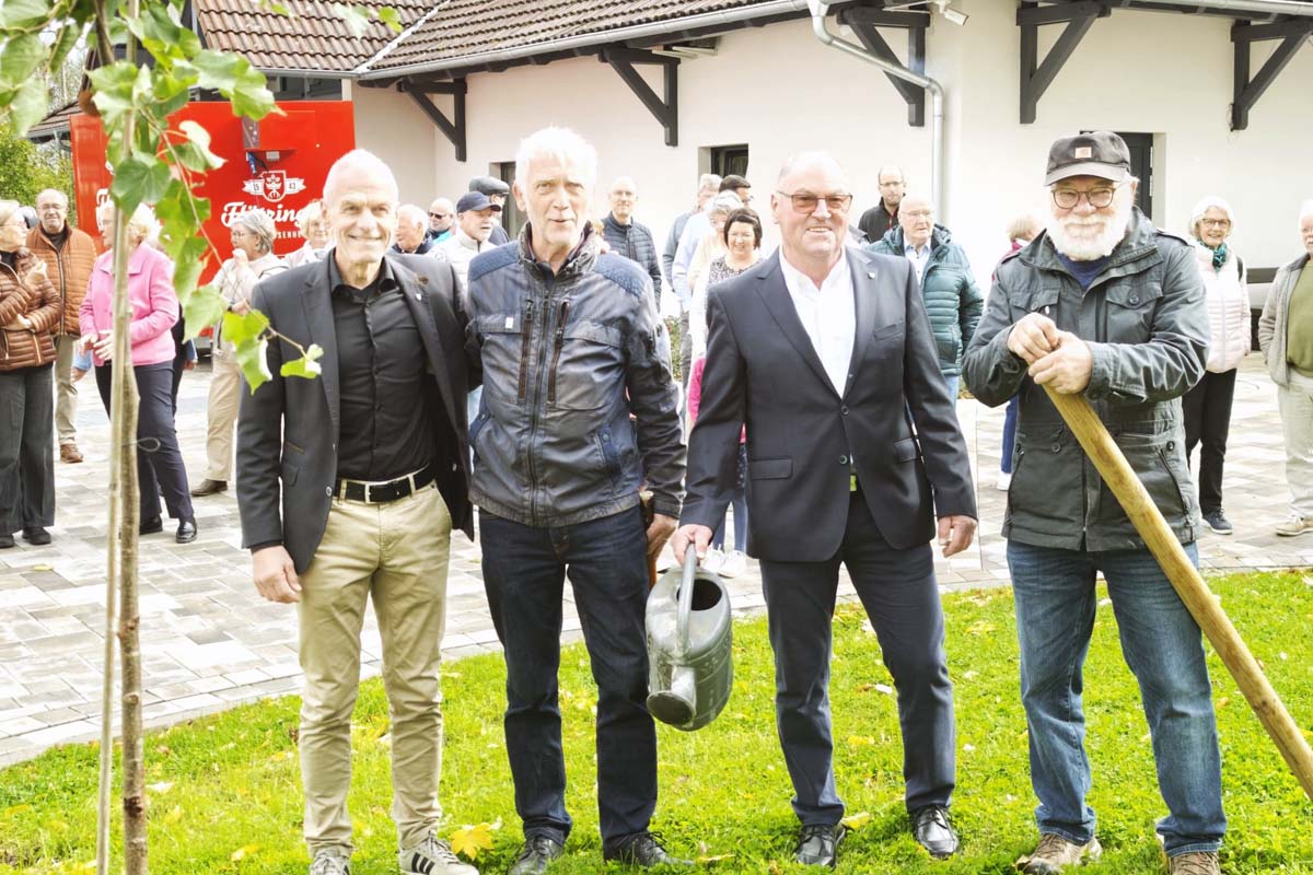 Vor dem Gebude wurde eine Linde gepflanzt (Bilder: kk)