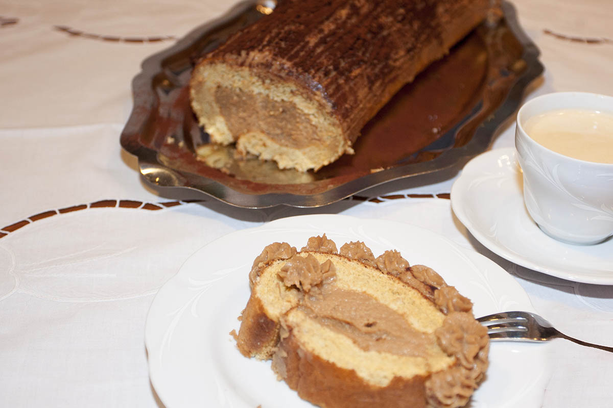 Westerwlder Rezepte: Baumstammrolle mit Nougatcreme-Fllung