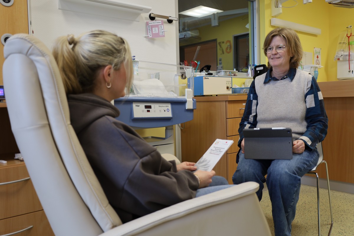 "Bunter Kreis": "Seit �ber einem Jahrzehnt tr�gt das Team des Bunten Kreises dazu bei, dass Familien nach einem Klinikaufenthalt nicht allein gelassen werden, sondern gest�rkt und gut begleitet in ihren Alltag zur�ckfinden k�nnen", so Birgit Schlechtingen. (Foto: DRK-Kinderklinik Siegen gGmbH
