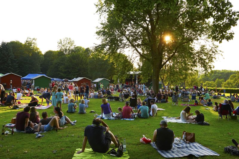 Sommernachtstraum wird wahr: Hachenburger Picknick-Konzerte 