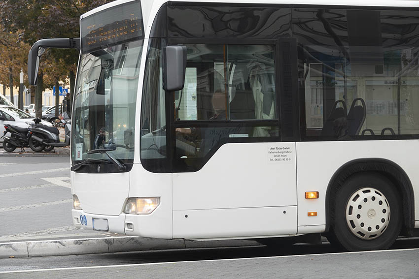 Wegen Sperrung der B 414: Ersatzbus holt Schler ab 